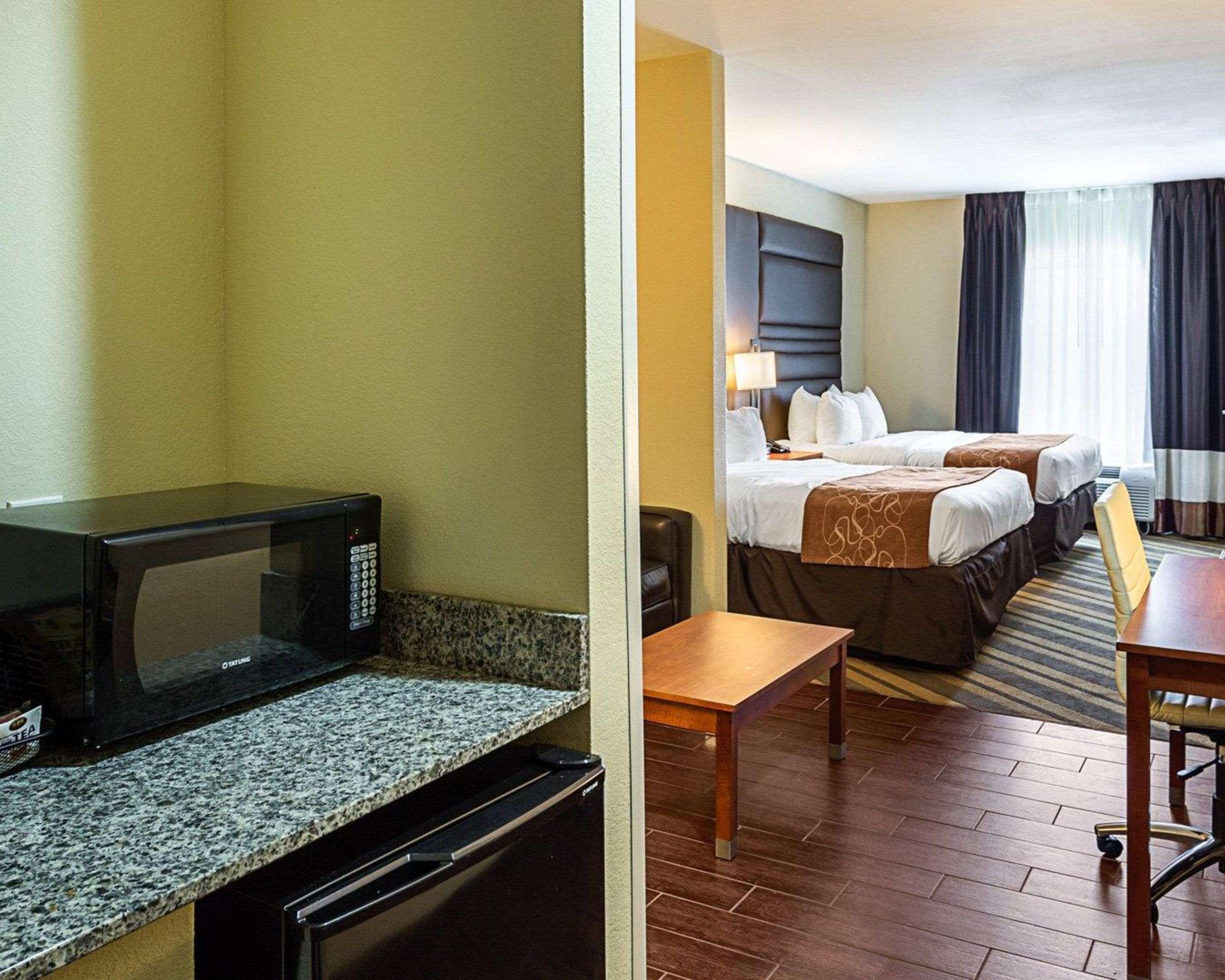Comfort Suites Near Tanger Outlet Mall Gonzales Exterior foto