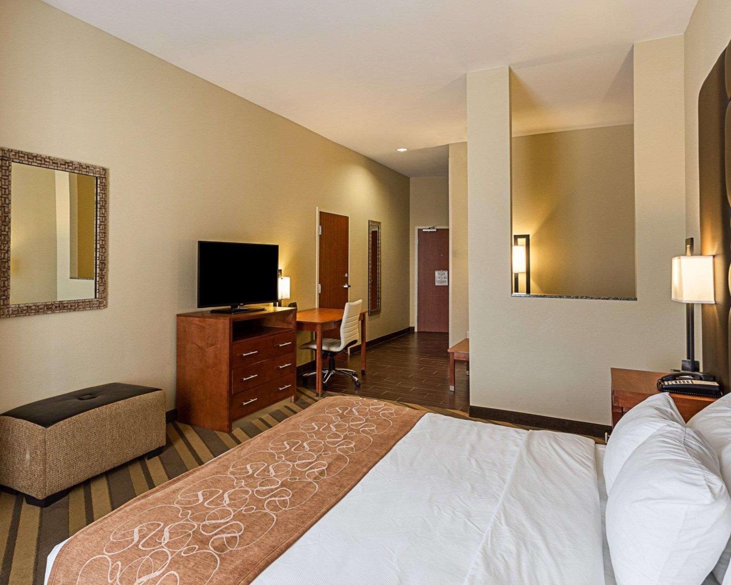 Comfort Suites Near Tanger Outlet Mall Gonzales Exterior foto